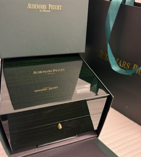 Audemars Piquet AP Oak Green Wooden Watch Box come's with BOX and Booklets