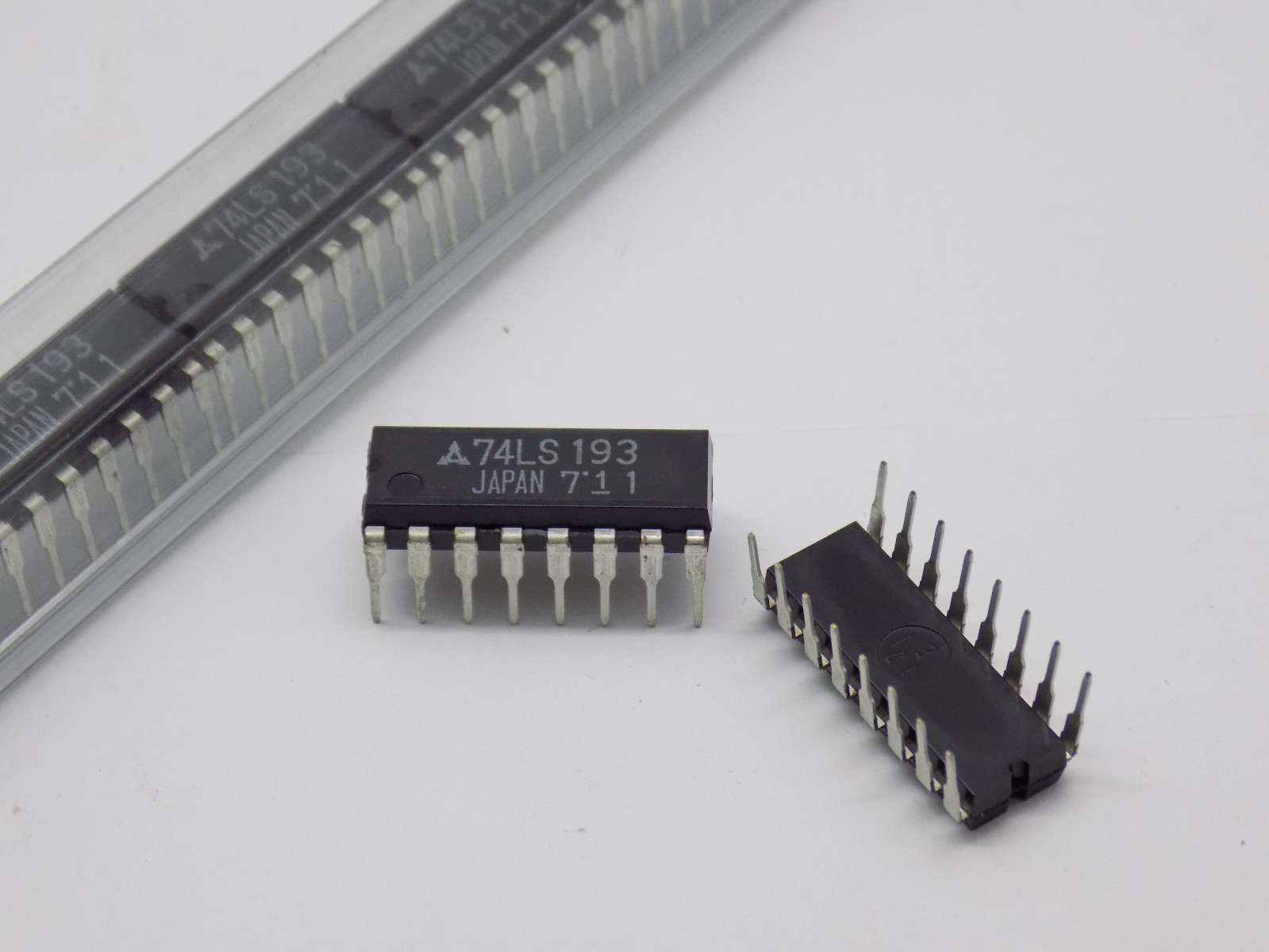 25x MATSUSHITA 74LS193 4-Bit Up/Down Binary Counter PDIP-16