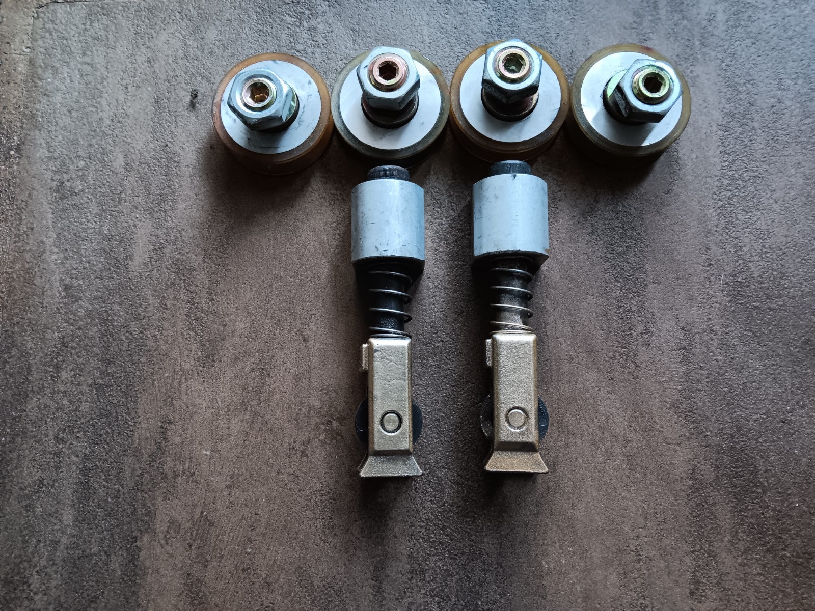 Stanley dura glide bottom guides and top load wheels