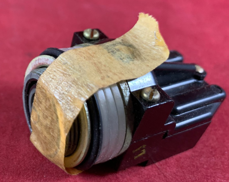 Miniture Oiltight Selector switch SW CR104B011 G.E NOS!!!!
