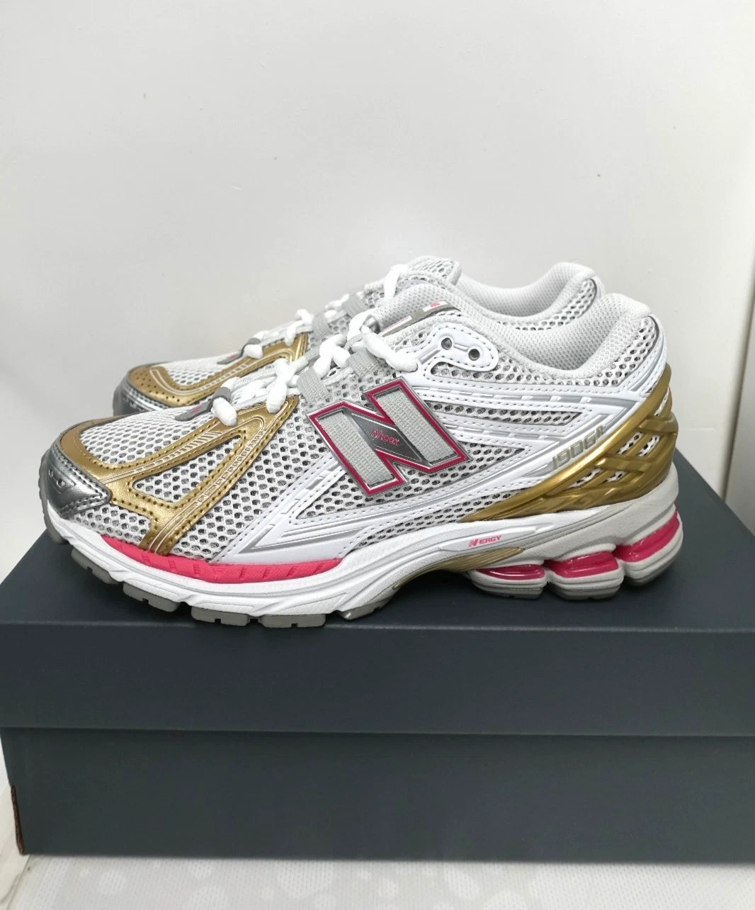 Women's New Balance 1906R Shoes - Silver / DragonBerry /Gold - U1906RCH