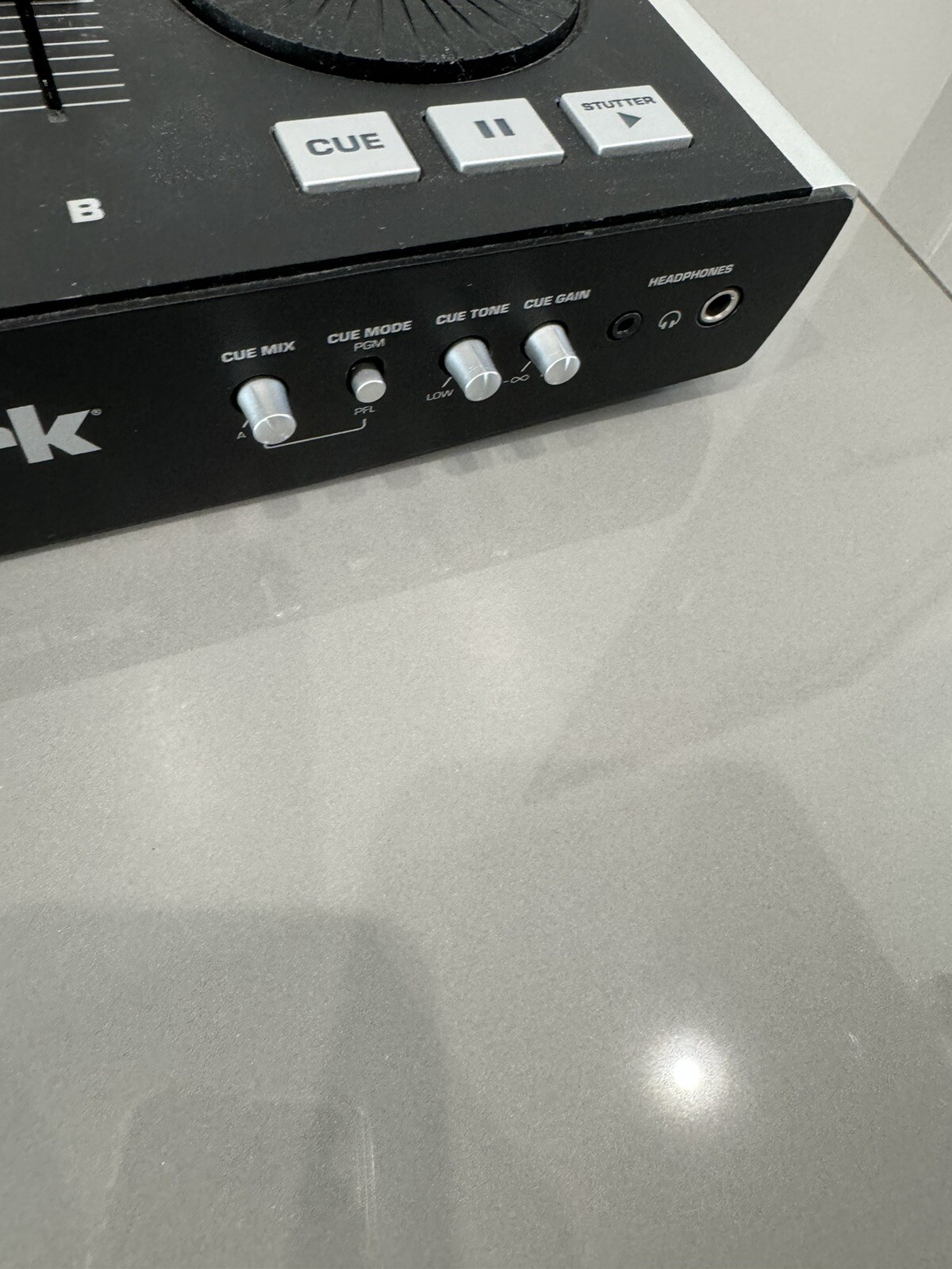 Numark iDJ2 DJ Station Mixer Controller iPod Dock Mixing Station Pro Audio *READ