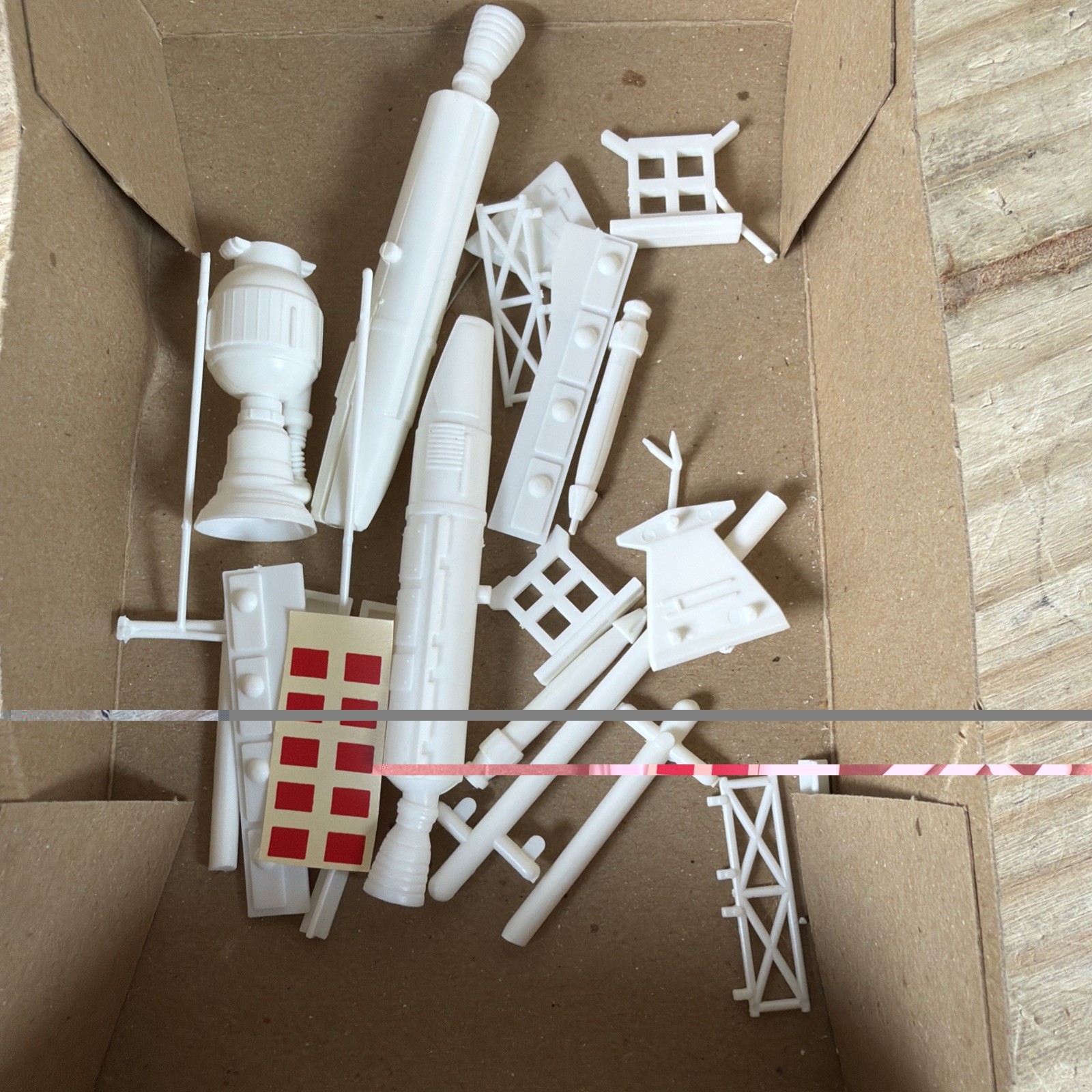 MPC Space: 1999 Hawk 10" Model Kit 1-1904