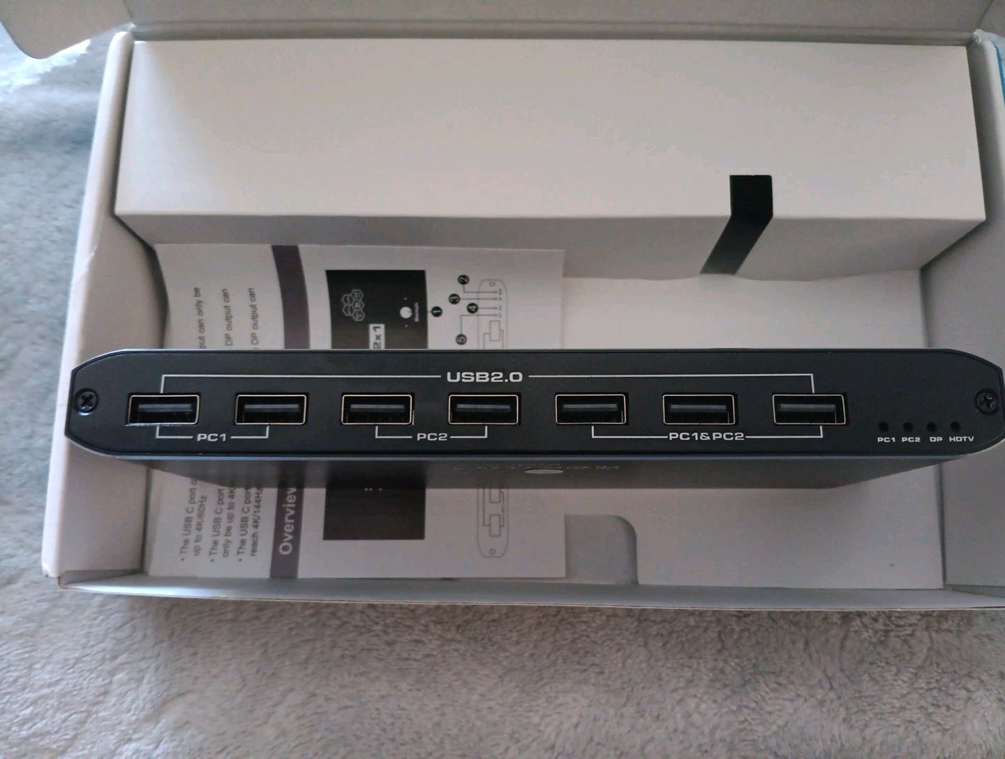 High-definition multimedia interface-type c KVM switch 2x1HDMI out, DP out, ECT