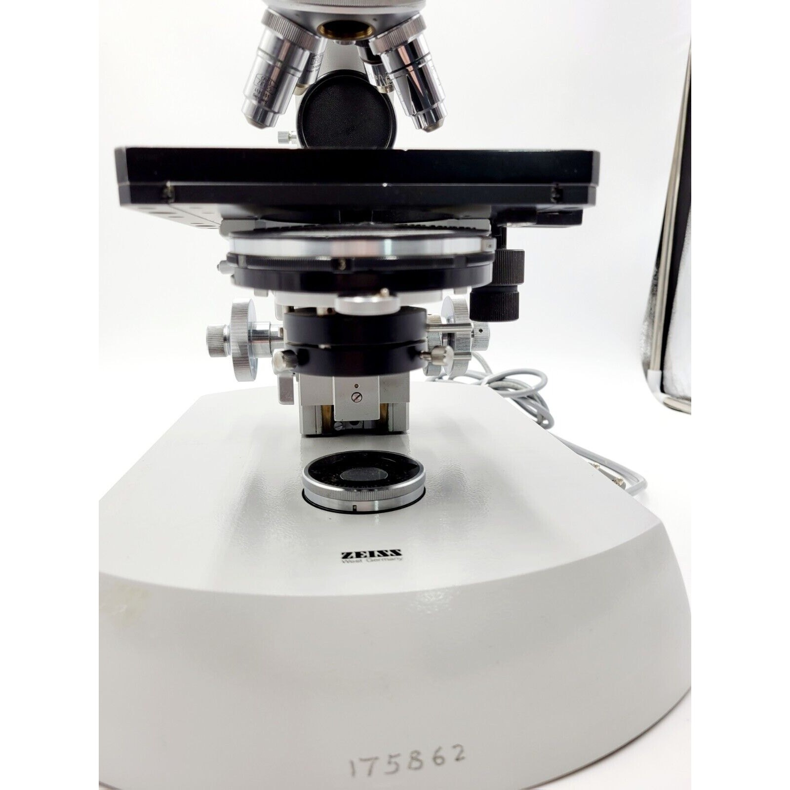 Carl Zeiss Universal Research Microscope W/Objectives & Eyepieces +Power
