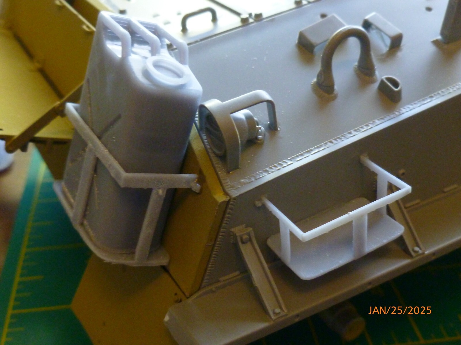 1/16 Scale US Tank Accessory Set Jerry Gas Can & Ammo Box Brackets Sherman Jeep