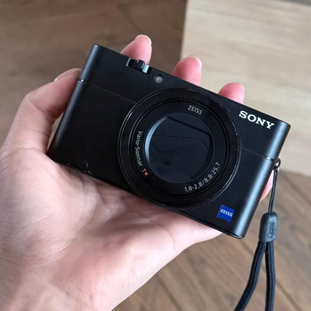 English Sony Cyber-Shot RX100 VA 20.1 MP 2.9x Zoom DSC-RX100 M5A Digital Camera