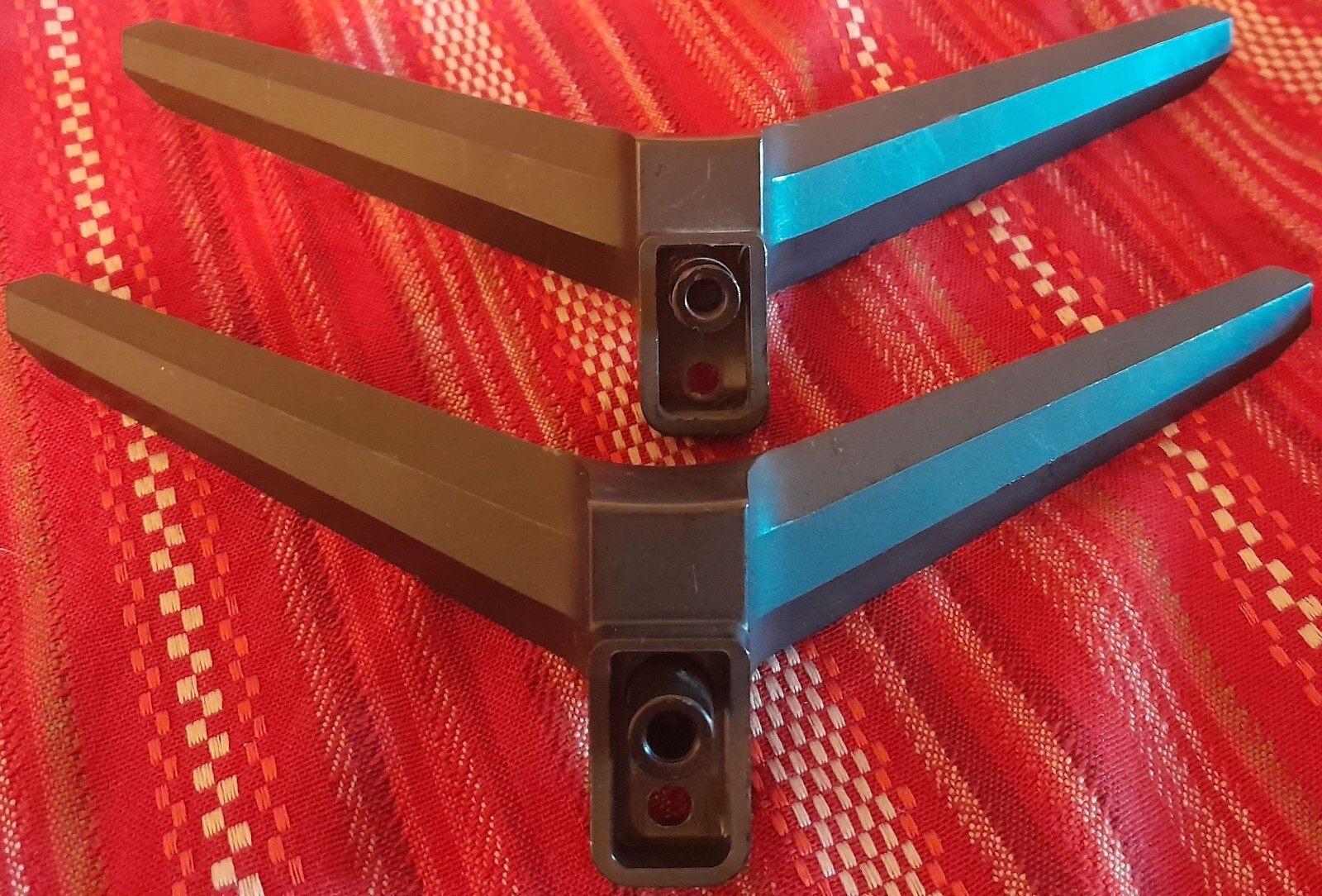 Vizio Tv stand legs P34T3481XRD0100 D32f-G1 has screws I SHIP FAST