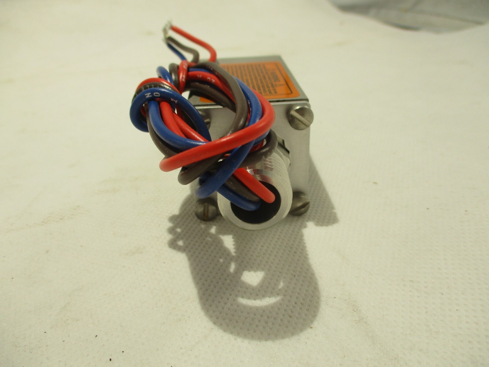 NEW CCS CUSTOM CONTROL SENSORS 695G48 PRESSURE SWITCH