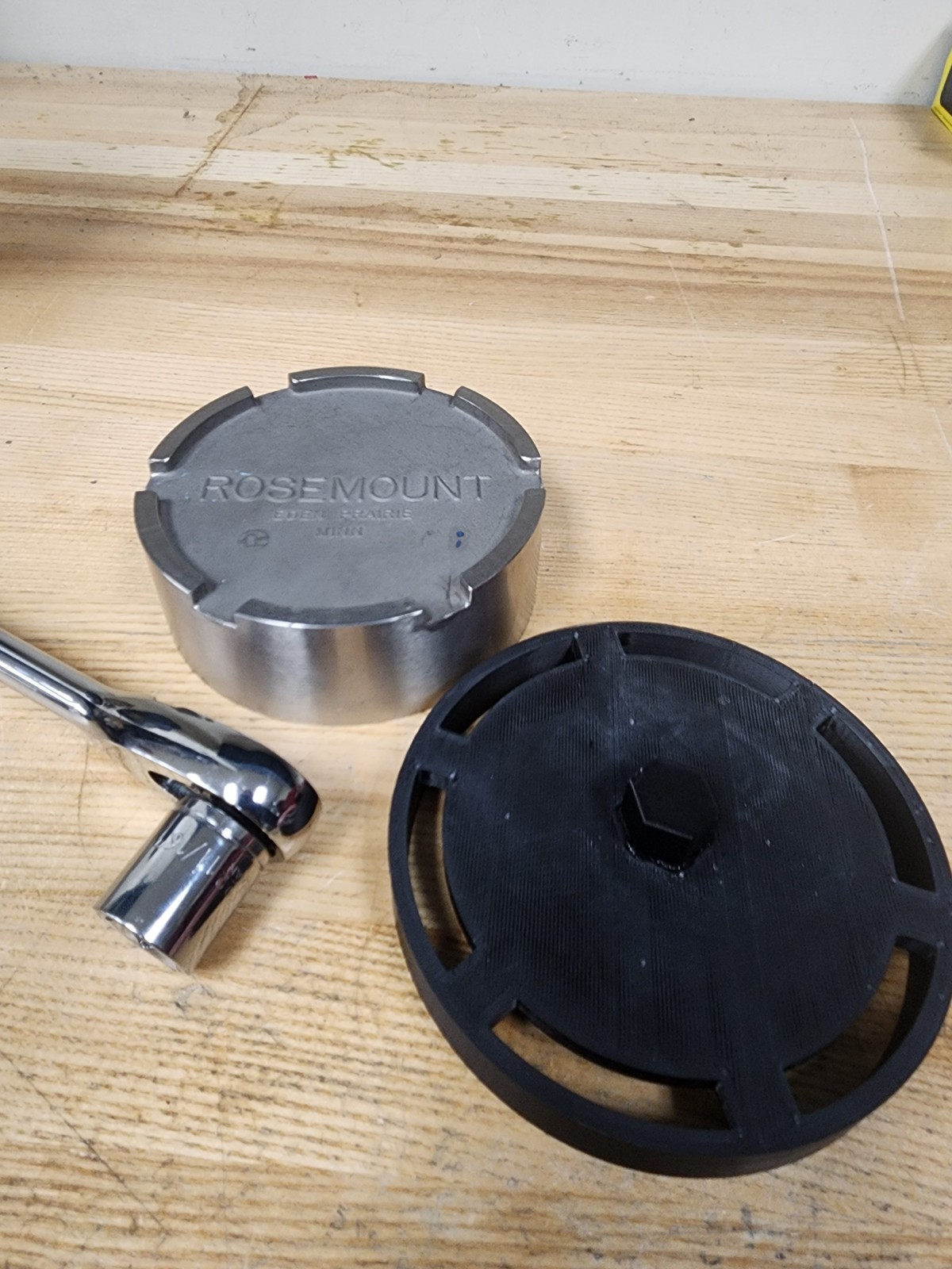 Tool For Rosemount Transmitter Covers Old Style (Models 1152 or 1153)