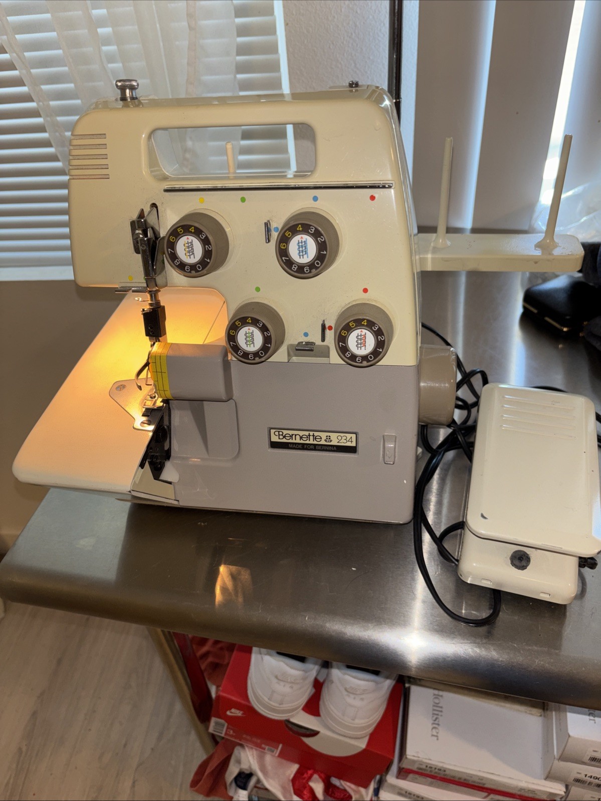 Bernina Barnett 234 Serger Sewing w/ Foot Pedal Manual Tested Runs Good