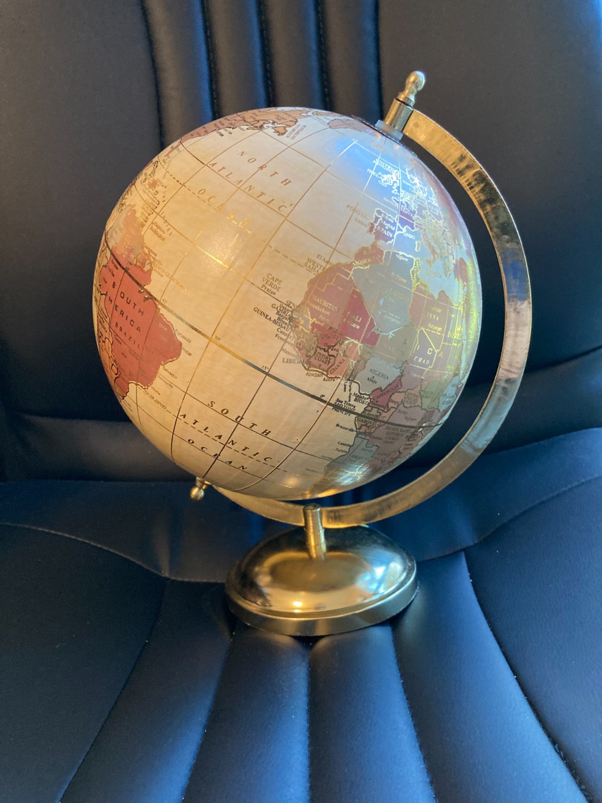 Really Nice Gold Enhanced Globe - E gr jl6