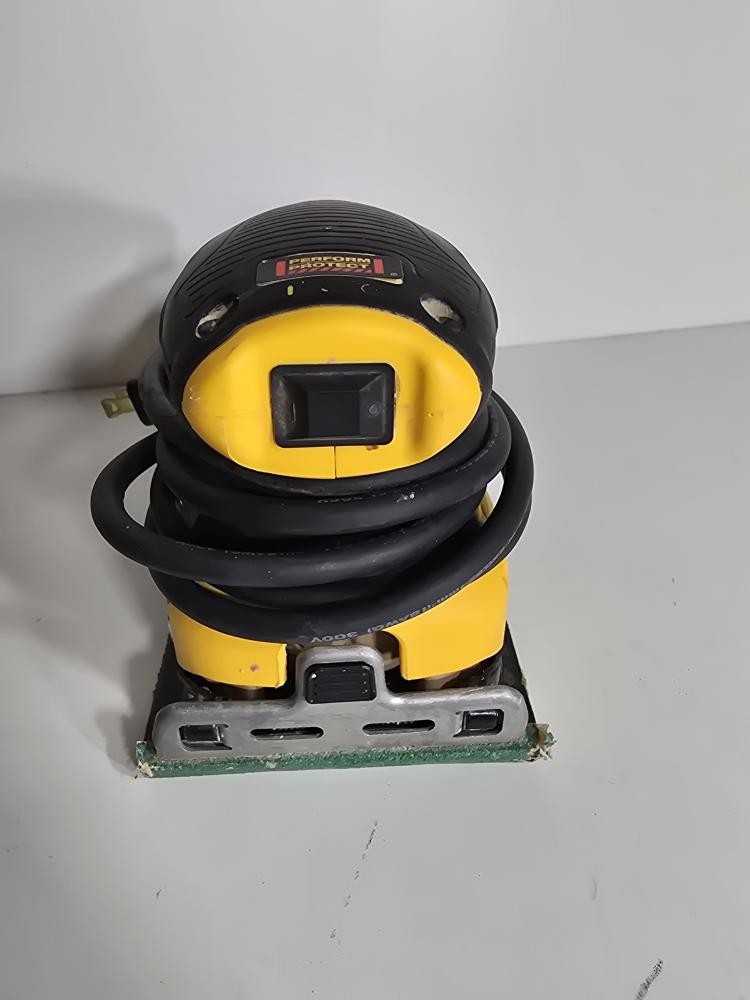 DEWALT DWE6411 (P17028799)