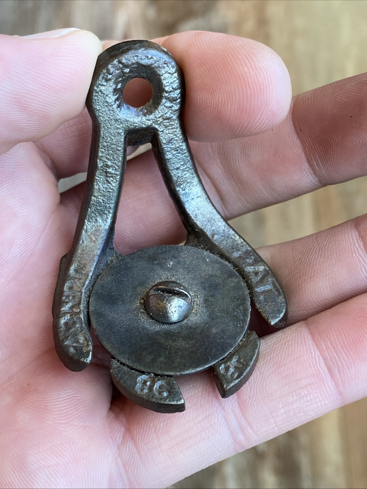 VTG UNCOMMON M L HAWKS KNIFE SCISSOR SHARPENER PAT JUN 7 1898 WALL MOUNT TOOL