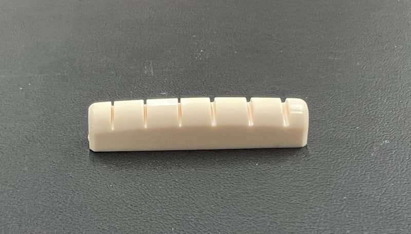 Folk W.D. Guitar Nut