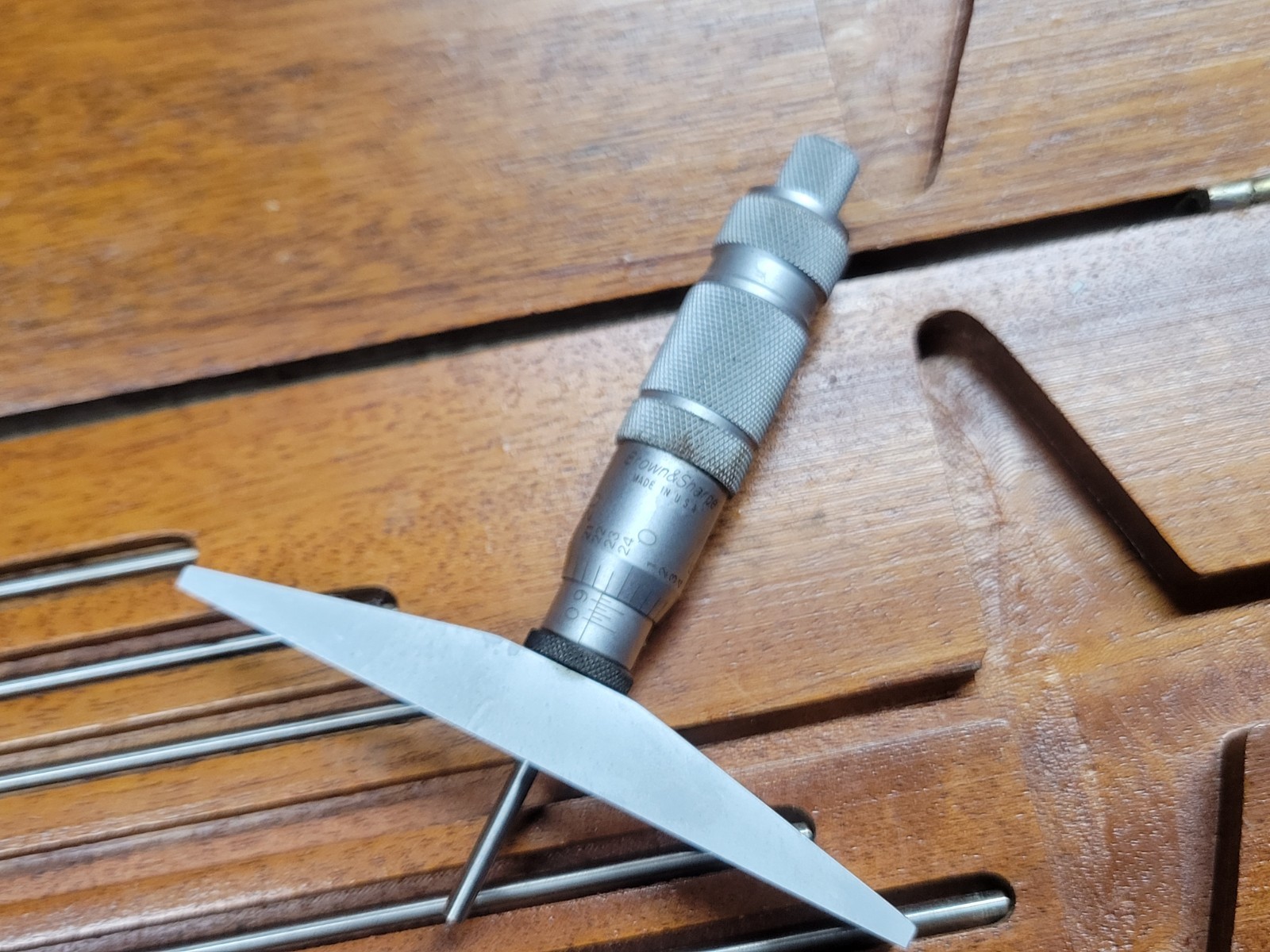 BROWN & SHARPE 0-6" DEPTH MICROMETER X .0001"