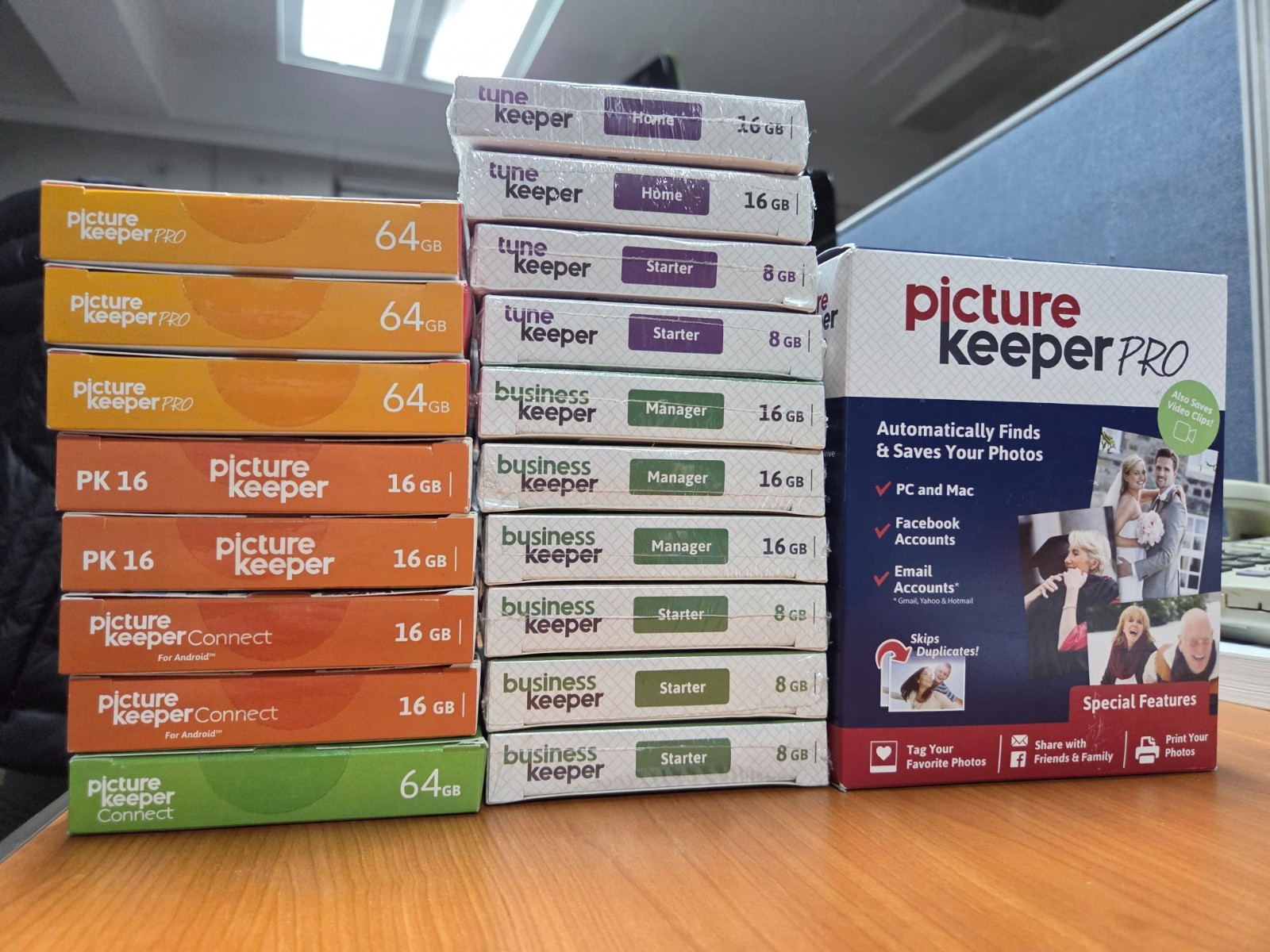 LOT OF 19 NEW SEALED Picture Keeper, Tune, Business PRO 500GB 64GB 16GB USBFlash