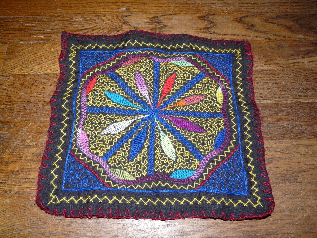 SHIPIBO PERU AMAZON INDIAN 10.5 x 11 INCHES EMBROIDERED CLOTH