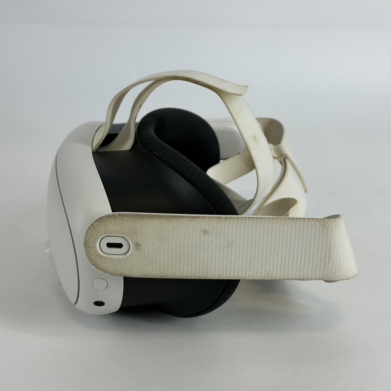 Meta Quest 3 VR Headset 128GB w/ Charger/Regular Strap - Good