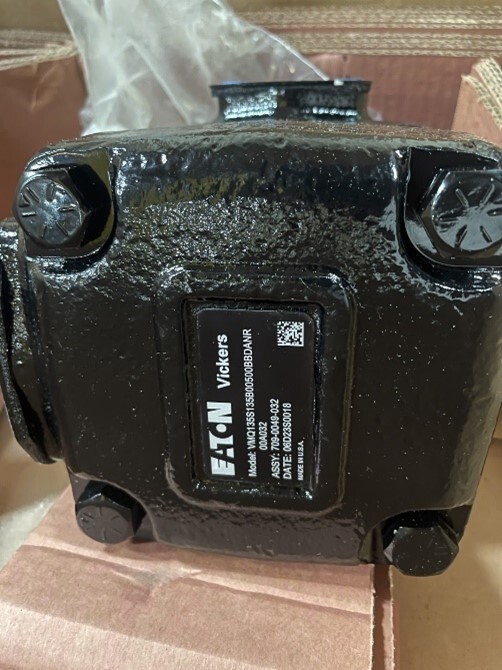 Vickers Vane Pump P/N VMQ135S135B00500BBDANR00 A032