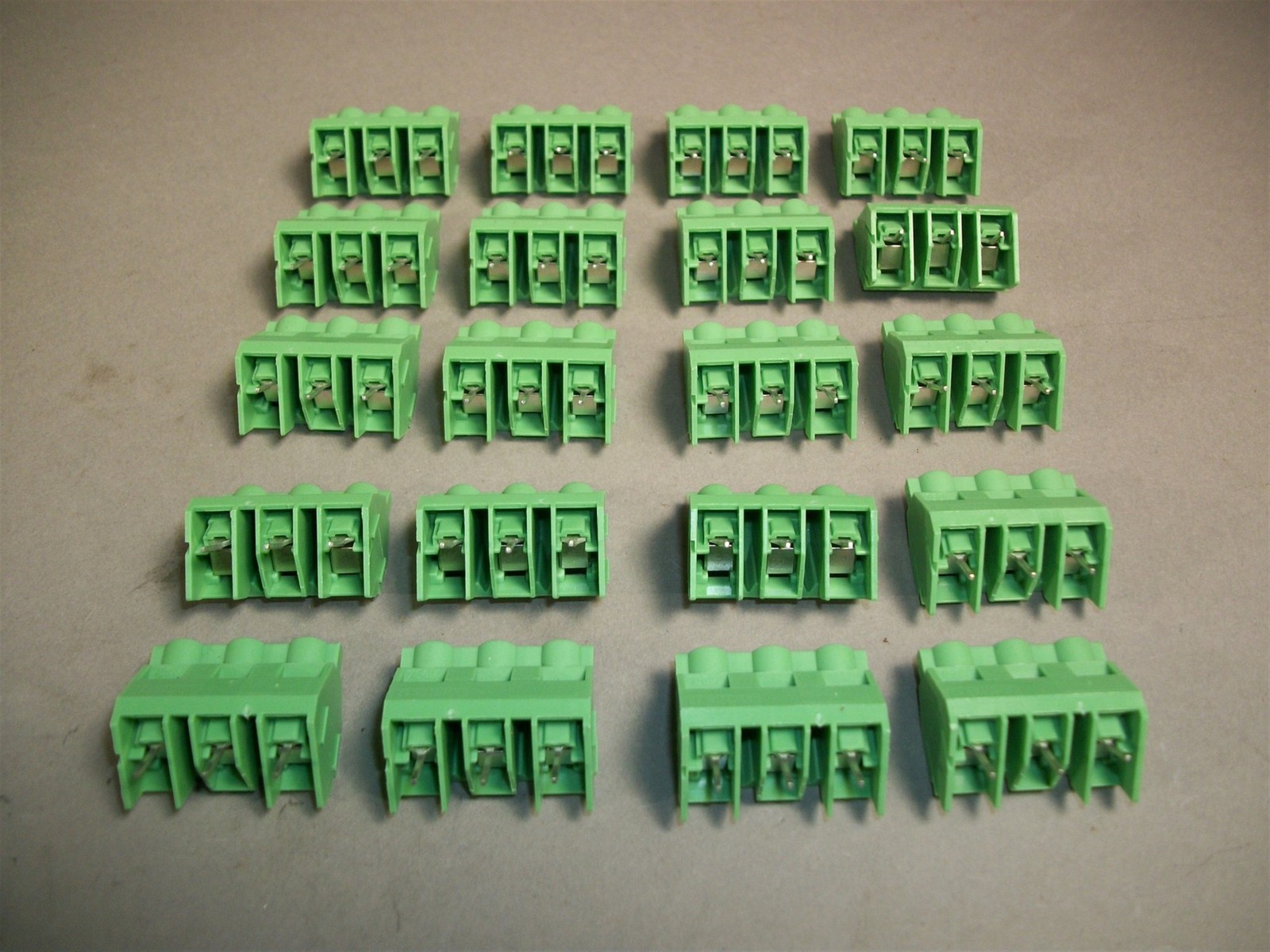 Lot of 20 Phoenix Contact 1720020 SMKDS 5/3-9.5 PCB Terminal - NEW