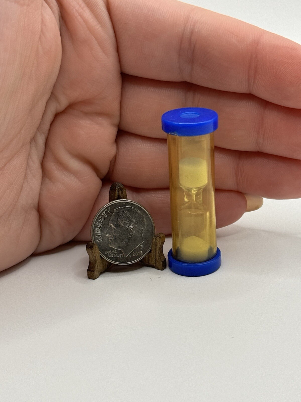 Vintage Tiny Shadowbox Miniature Sand Timer Unknown Time Trinket Figurine ***