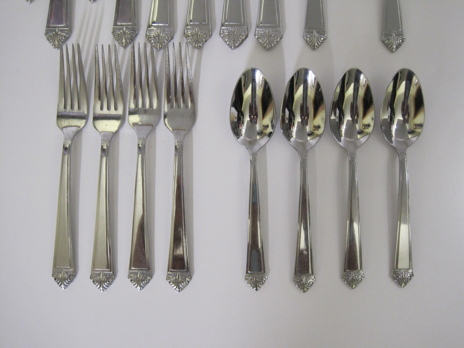 Oneida - Agusta EAVE - Stainless Steel 20pc. Flatware Set (Service for Four)