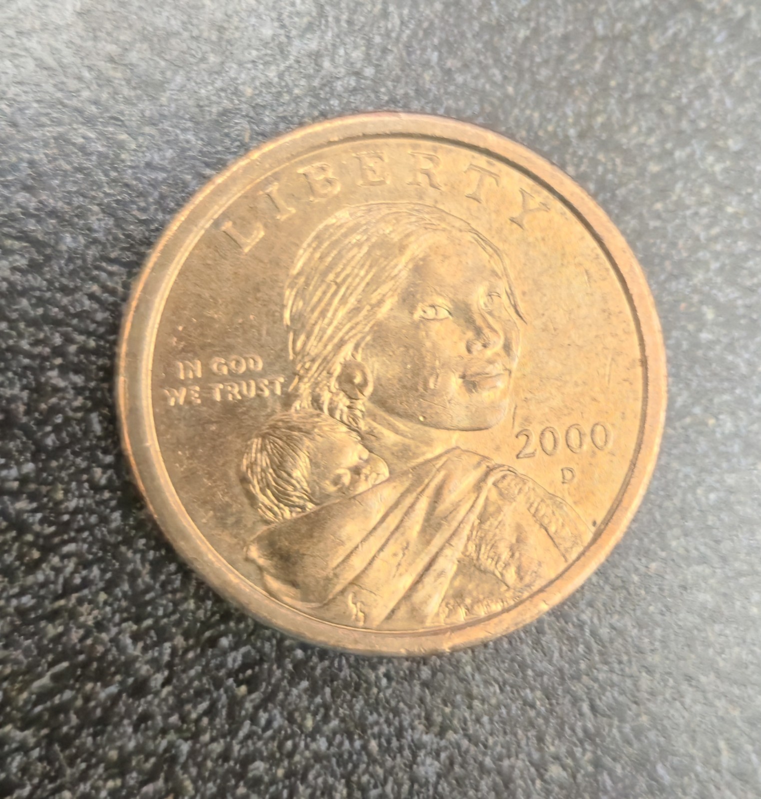 2000 D SACAGAWEA ONE DOLLAR COIN US LIBERTY GOLD COLOR CIRCULATED