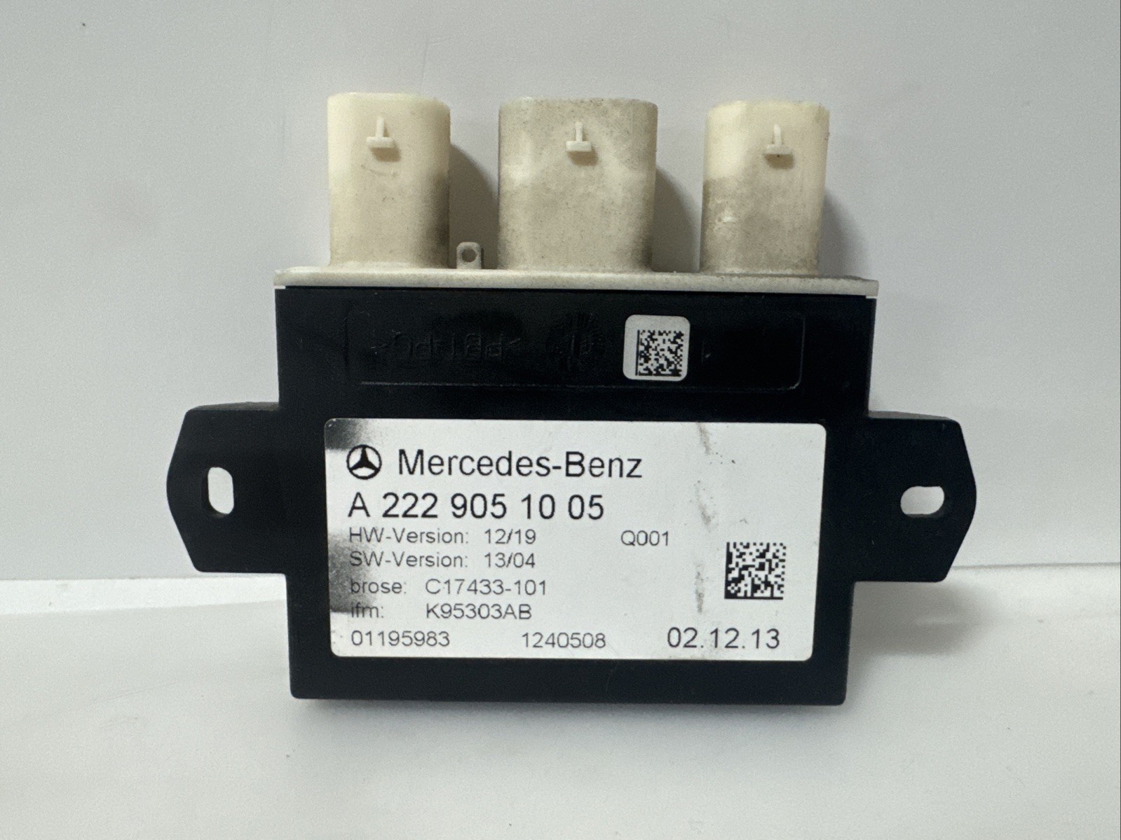 Mercedes-Benz Rear Trunk Switching Sensor Module A2229051005