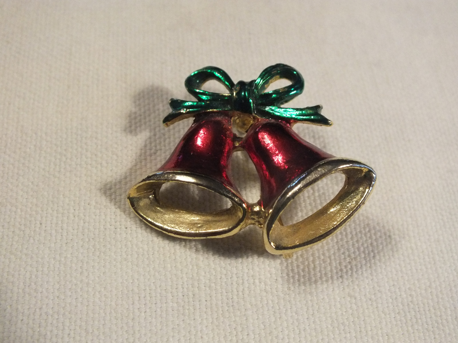 Beautiful Christmas Brooch Pin Gold Tone Bells Green Red Enamel 1 1/2 x 1 1/4"