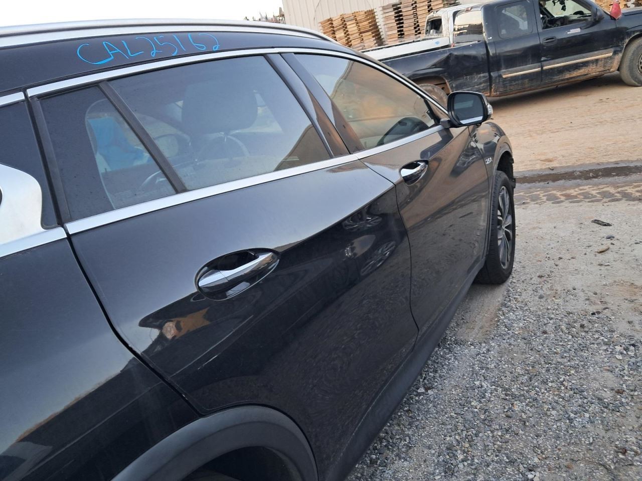 QX30 2018 Glove Box 4898630