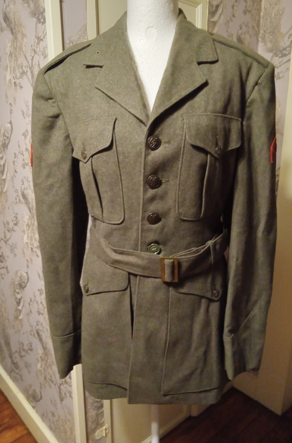 US Marine Corps Dress Uniform Jacket with patches 36R