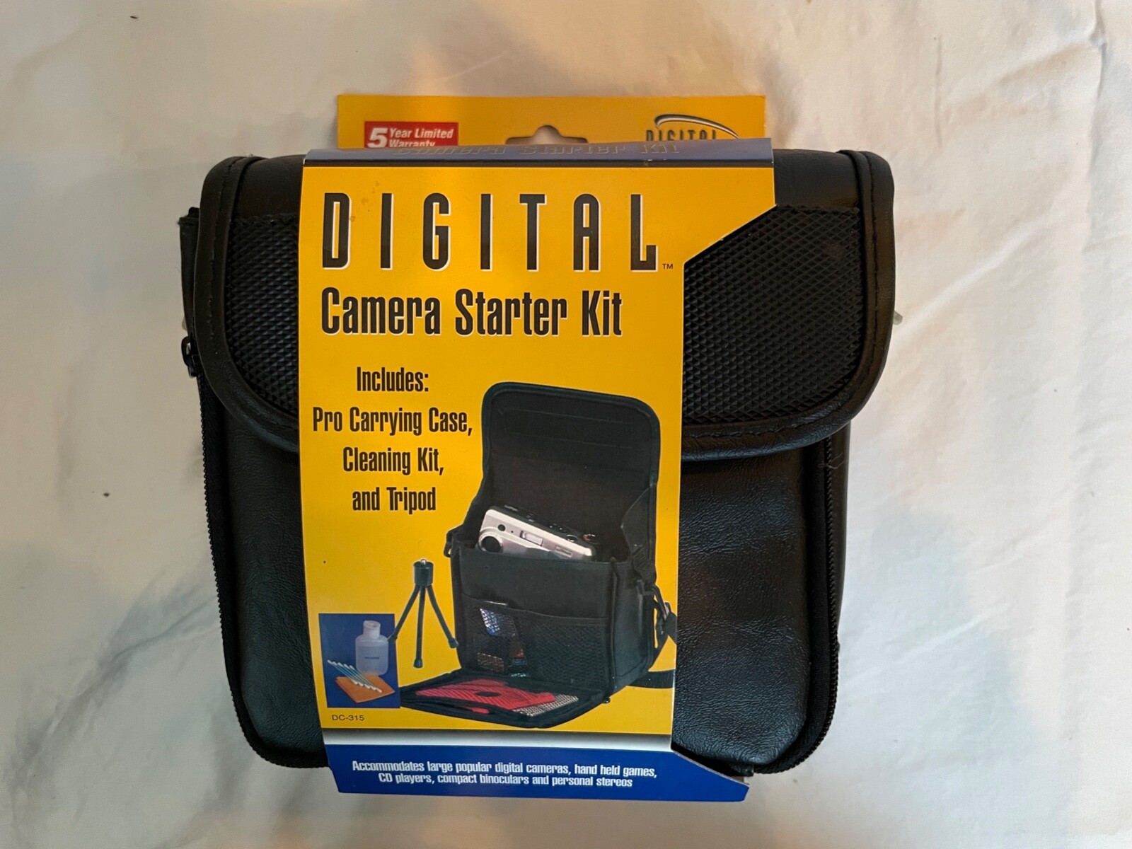 Digital Concepts Digital Camera Starter Kit DC-315R 3Pc in Box - Case Kit Tripod
