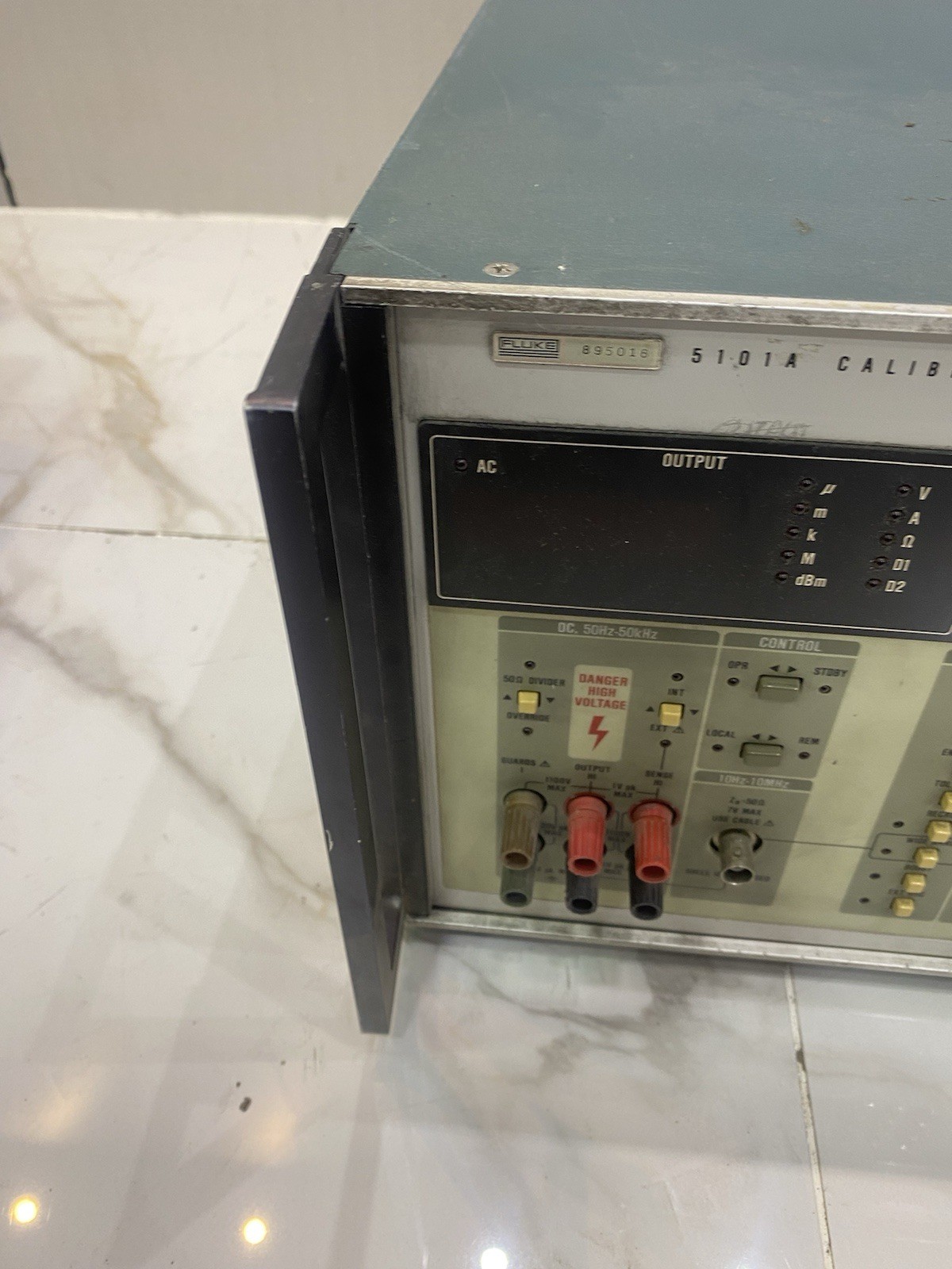 Fluke 5101A Calibrator