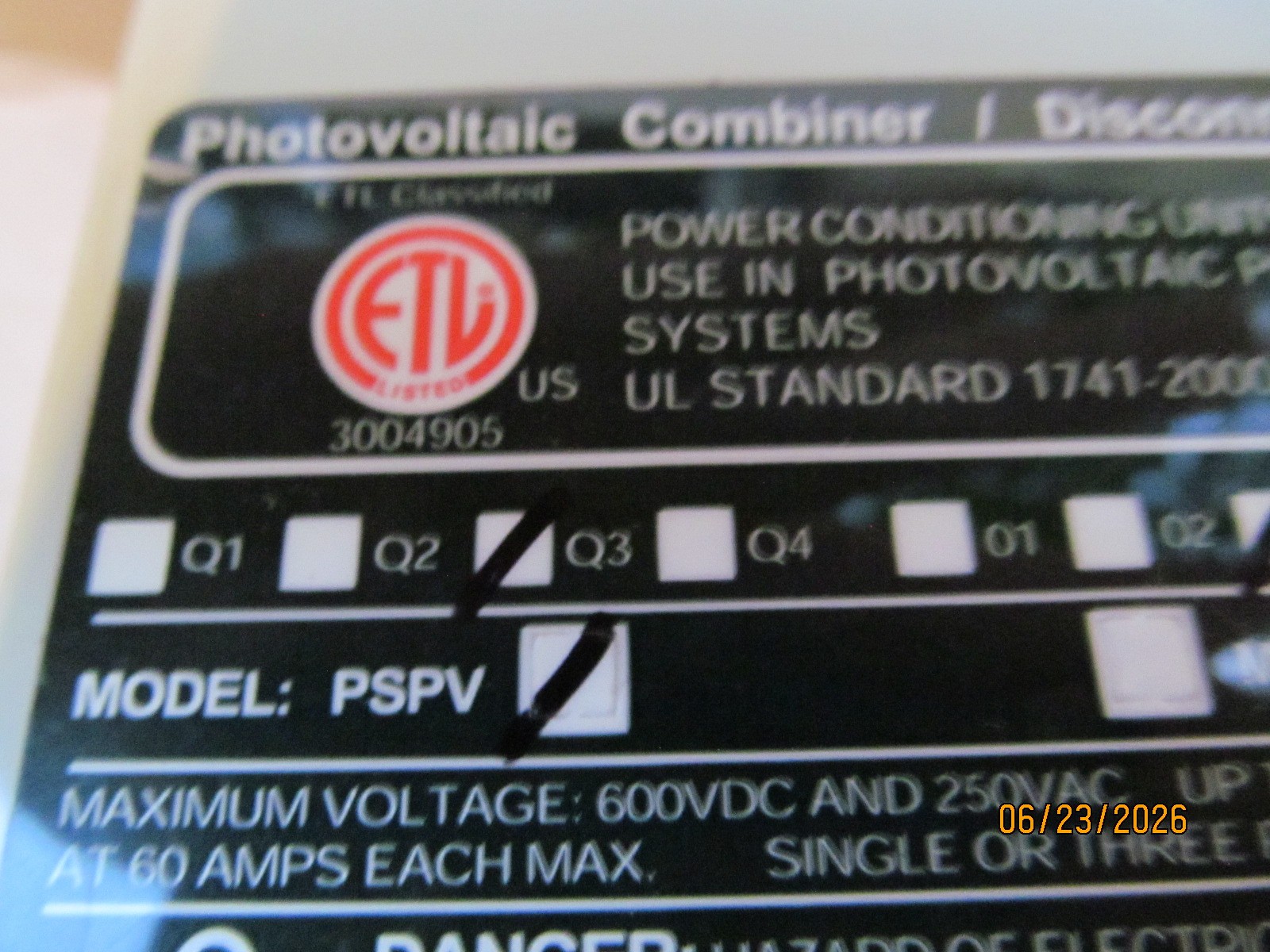 Outback Power PSPV combiner box w 4x 9A DC Disconnect Switch Circuit Breakers