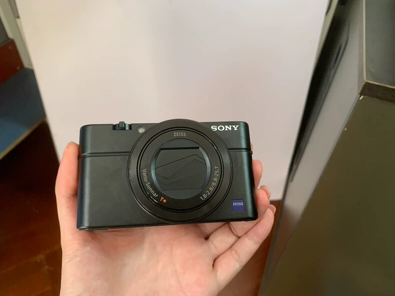 Sony Cyber-shot DSC-RX100M4 RX100 IV Digital Camera WiFi NFC OIS Camera 90%NEW