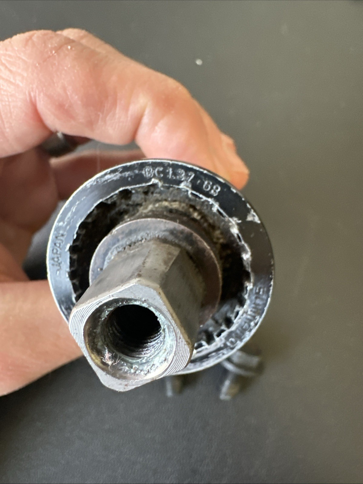 Shimano BB-UN72 Bottom Bracket - 68mm English Threaded - 113mm Width