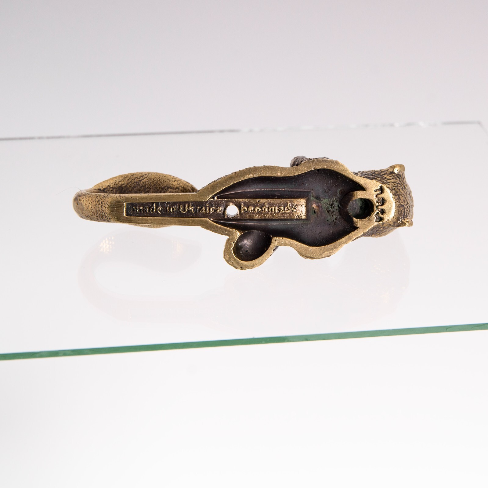 Brass beaver-shaped wall hook, sturdy decorative hook. Wall hooks unique