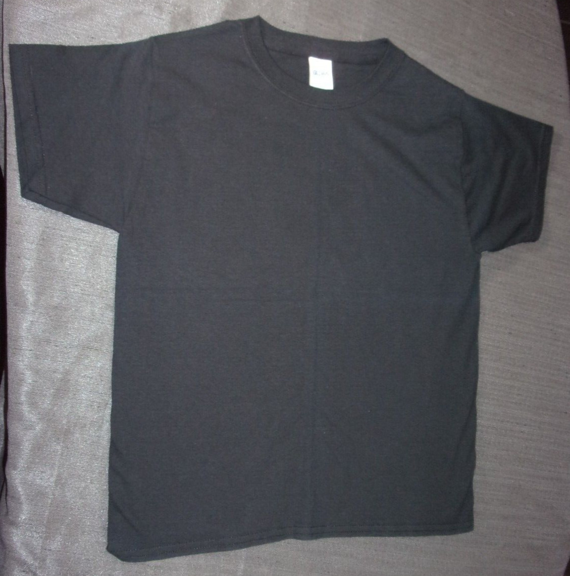 GILDAN HEAVY COTTON BLACK T SHIRT MEDIUM GREAT FOR THE COLD WINTER DAYS
