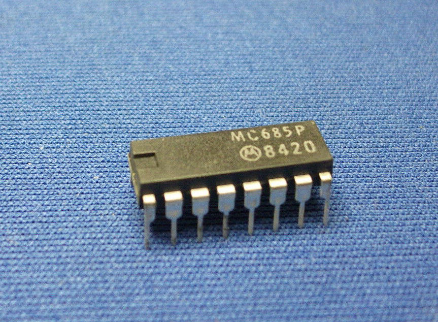 MC685P MOTOROLA VINTAGE 1984 16-PIN DIP MHTL VERY COLLECTIBLE NOS RARE LAST ONES