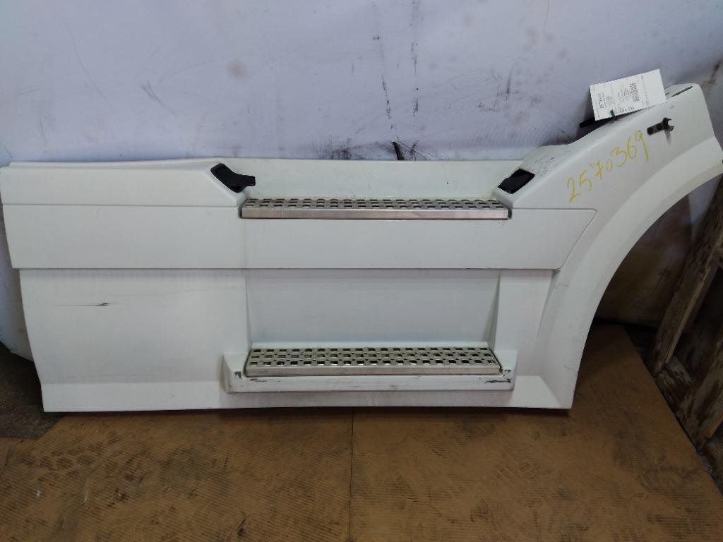 For 2008 VOLVO VNL SIDE FAIRING Right ,  CO