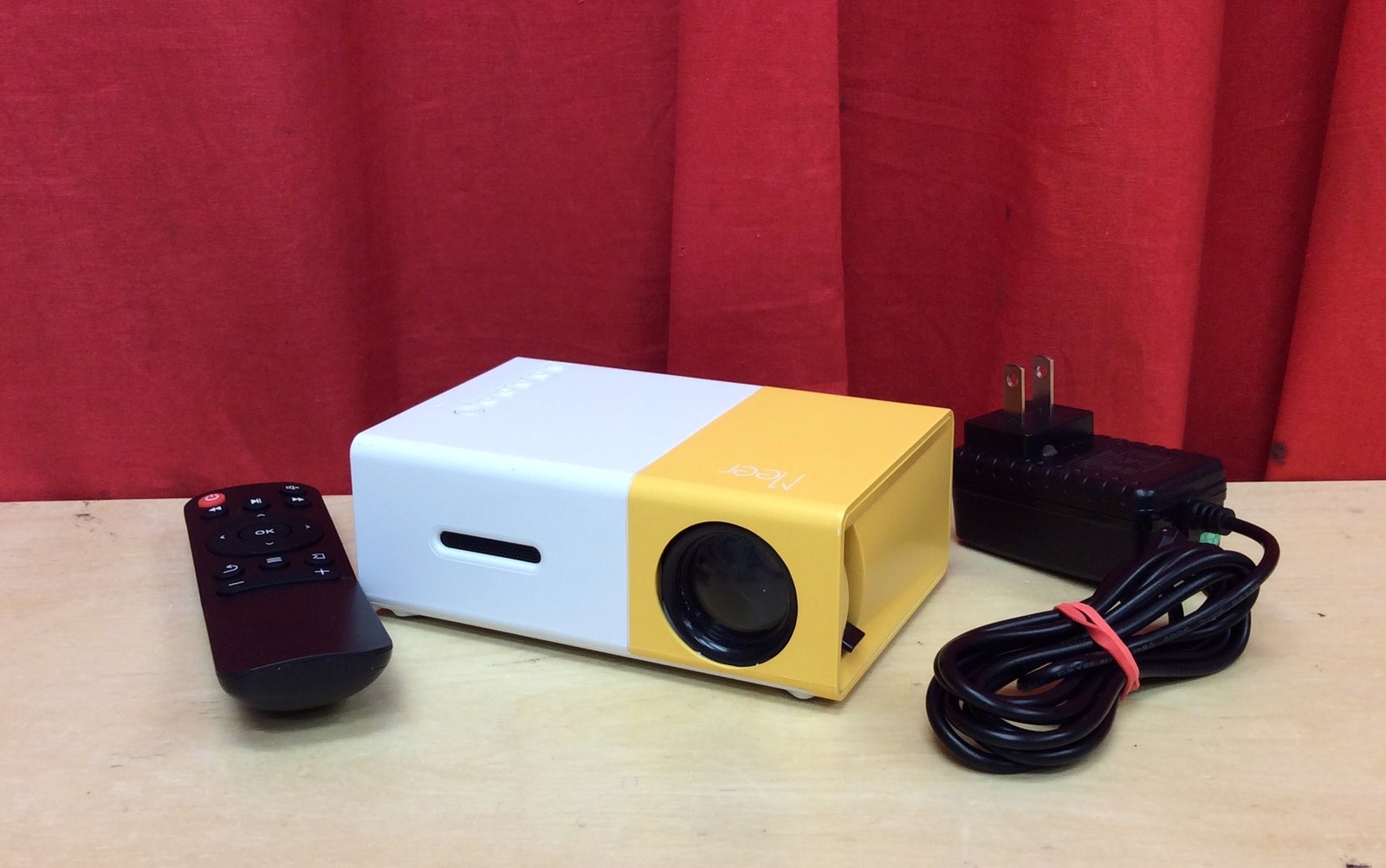 Meer Mini Portable Movie Projector For iOS Android Windows Compatible With  1641