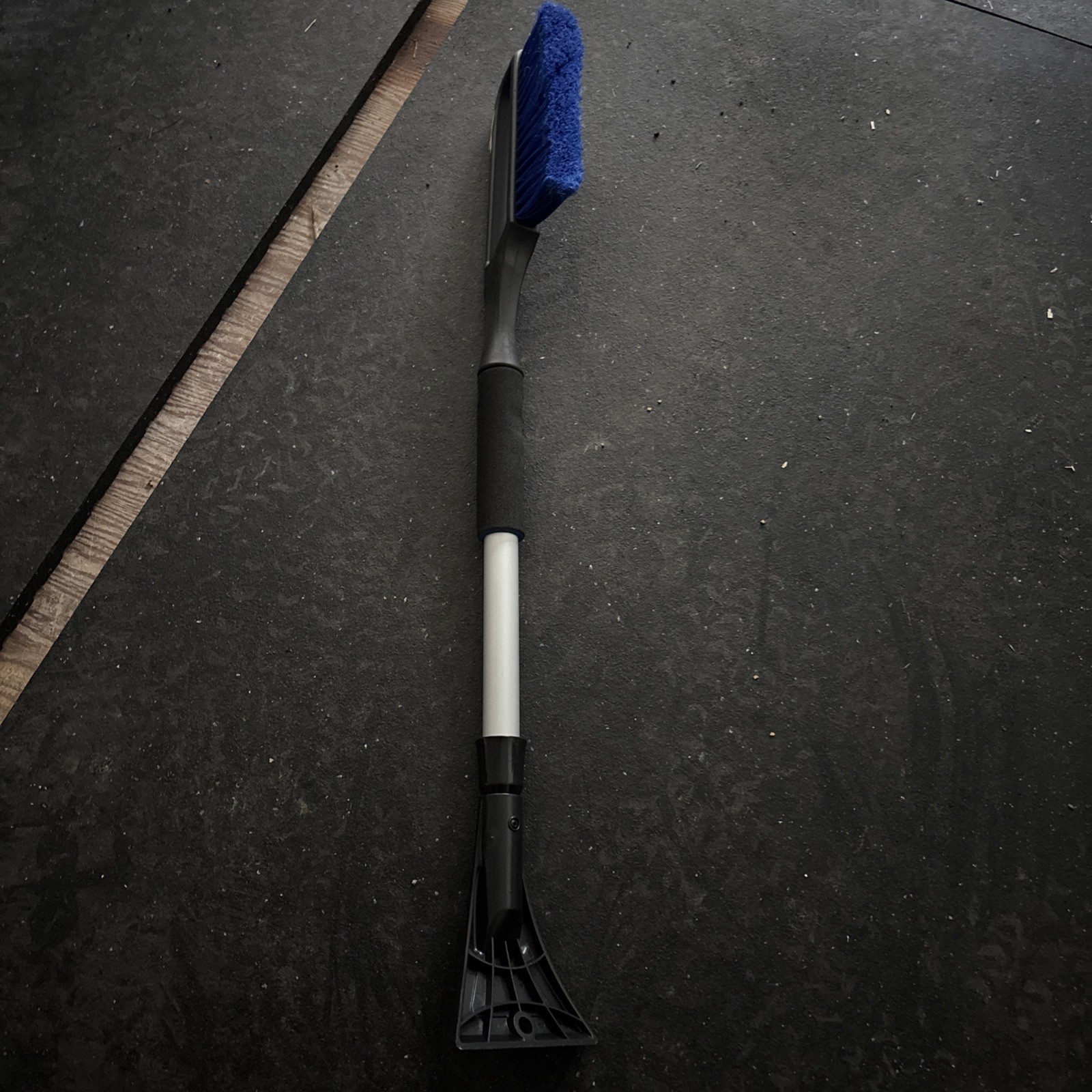 Auto Drive Winter Driving Snow Brush,35" Length, Aluminum Handle,Blue