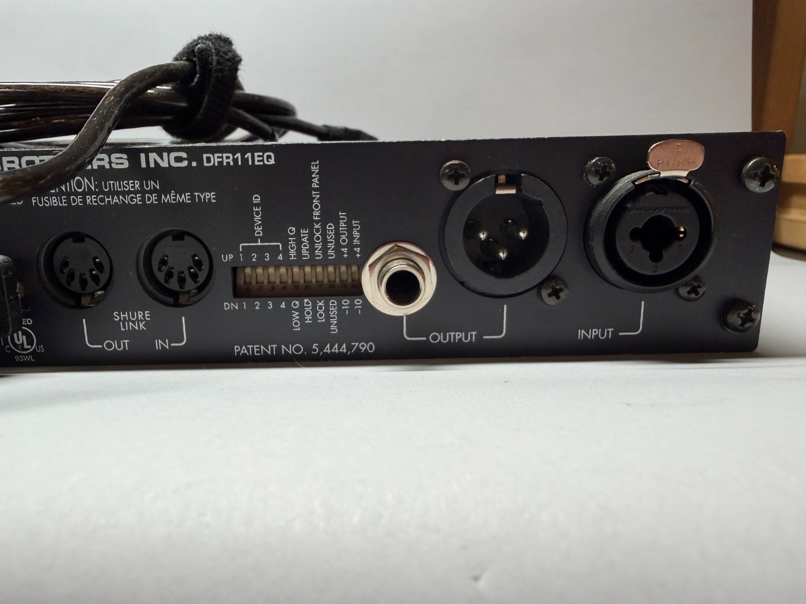 Shure DFR11EQ Digital EQ + Feedback Reducer, w/DSUB to USB Cable & IEC