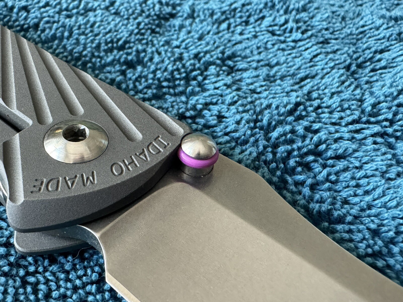 Chris Reeve Umnumzaan Thumb Stud Rings - Neon Purple