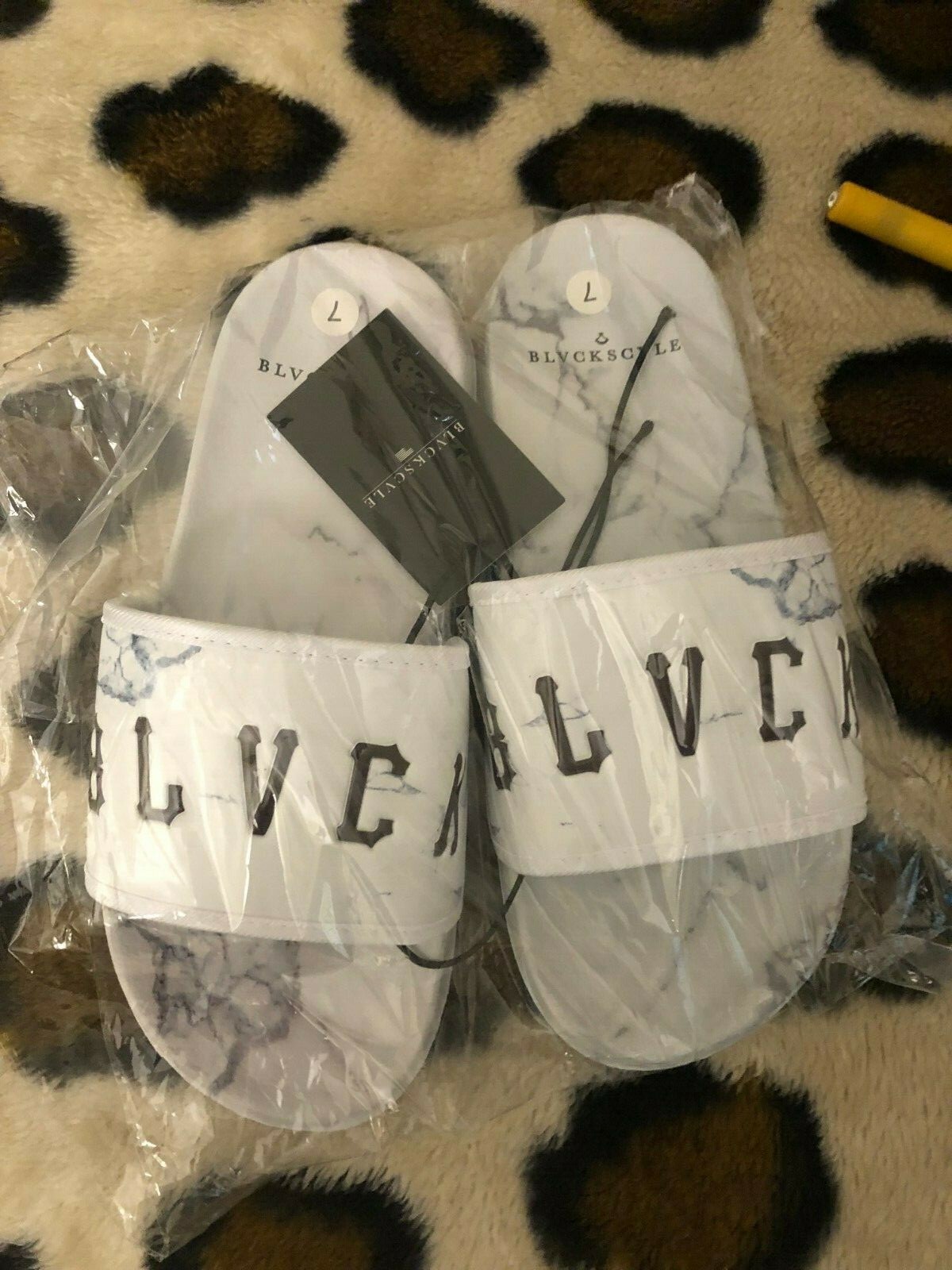 New BLACK SCALE Men’s Slip-On Slides Spellout Blvck Scvle grey marble  Sz 7