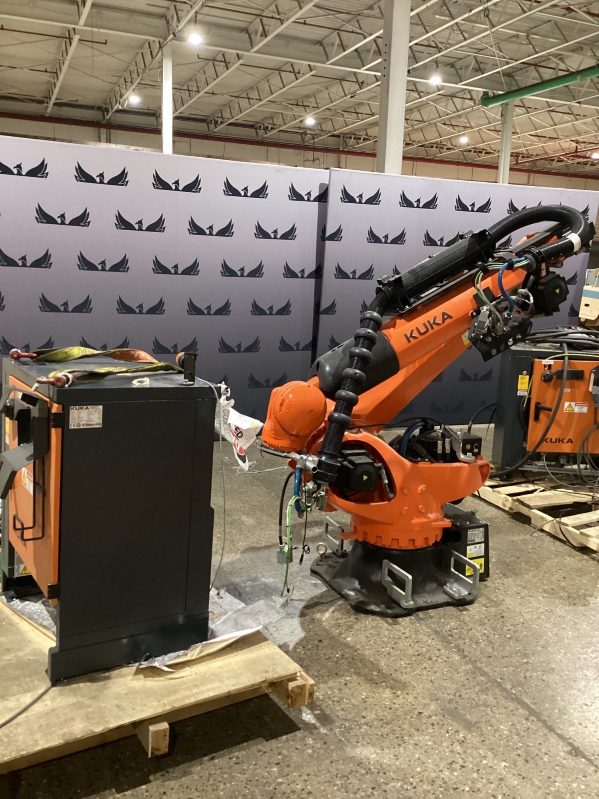 KUKA KR 210 R3100-2/FLR Robot Complete w/ KR C4 NA Controller NEW