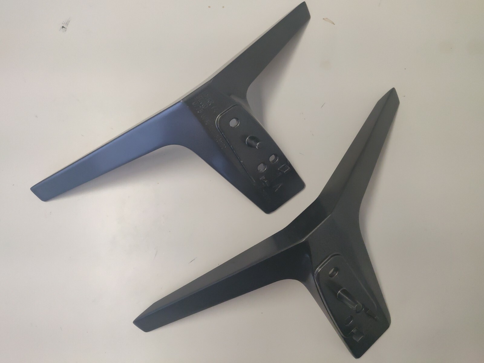 LG 70UJ65 75UJ65 TV STAND LEGS MAM643664 MAM643869 NO SCREWS USED AAN75791406