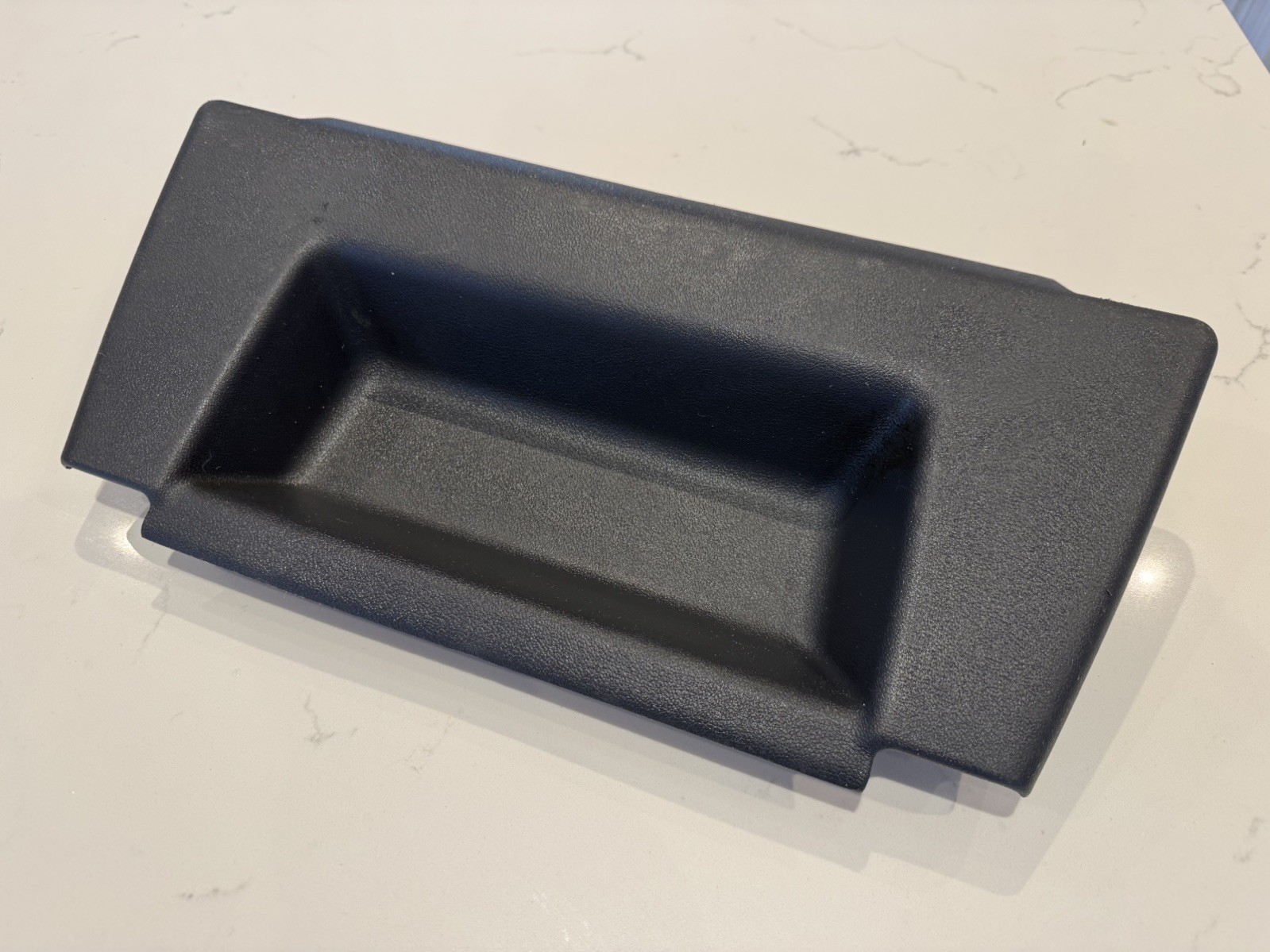 VW T5 T32 TRANSPORTER 2006 2.5 TDI SINGLE SEAT BASE REAR COVER TRIM 7H0881697B