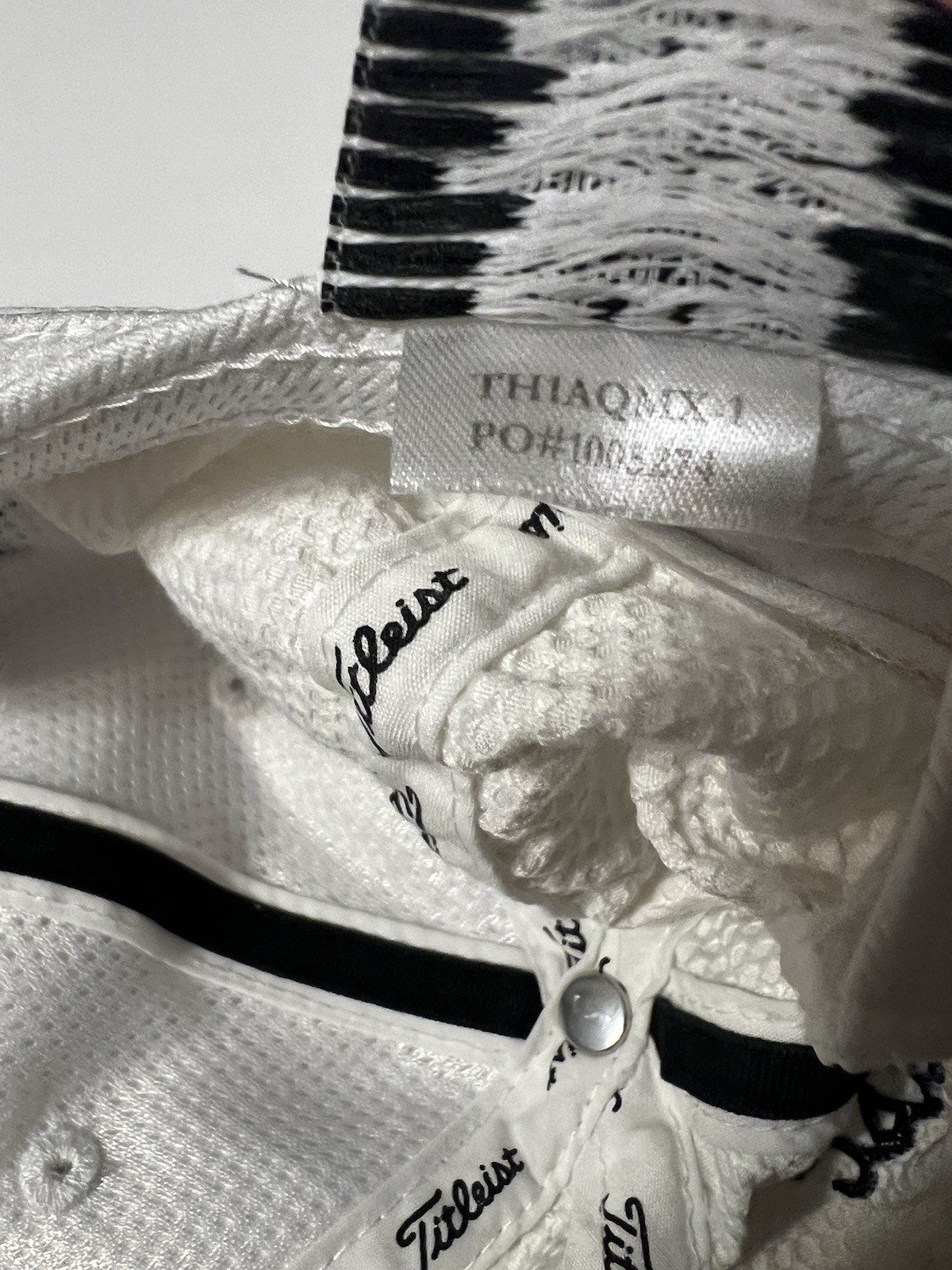 Titilist Men’s Golf Hat White With Black Embroidered Logo